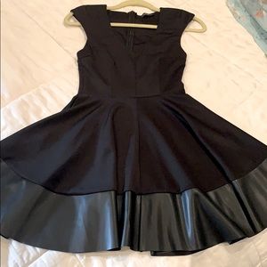 V-neck, sleeveless, S black dress